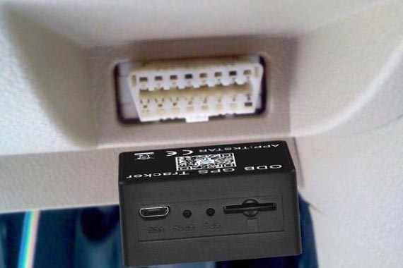 ​What Can Be Hooked Up to the OBD-II Port?